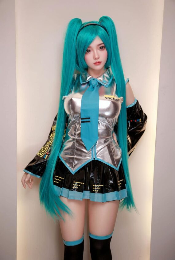 Hatsune-Miku-Japanese-Anime-Celebrity-Sex-Doll-2