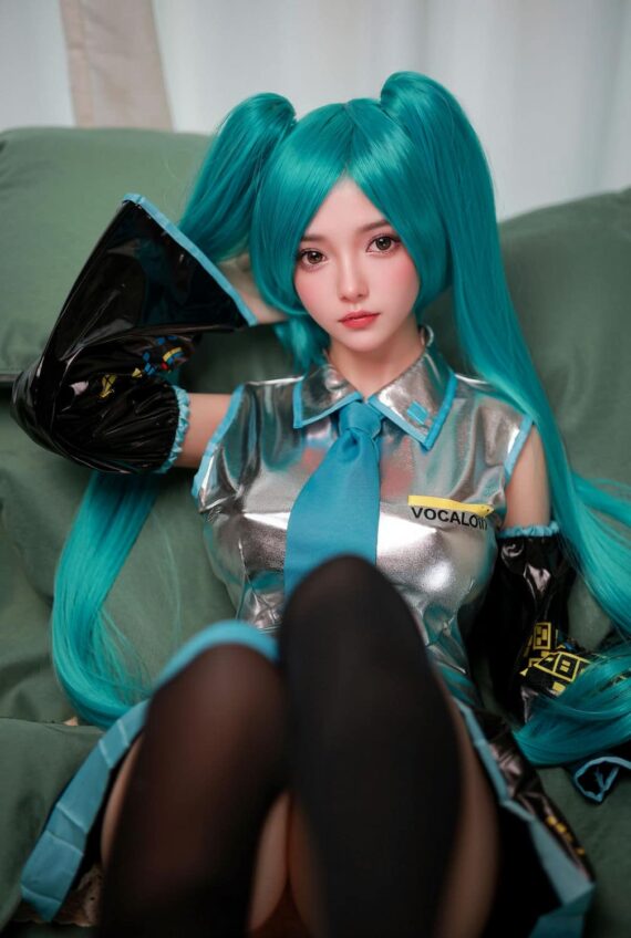 Hatsune-Miku-Japanese-Anime-Celebrity-Sex-Doll-22