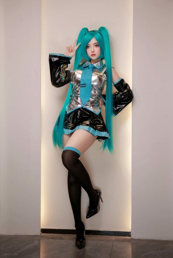 Hatsune-Miku-Japanese-Anime-Celebrity-Sex-Doll-8